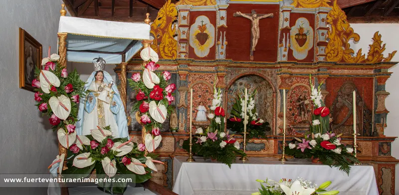 Detalle del campanario y espadaña de la Ermita del Socorro