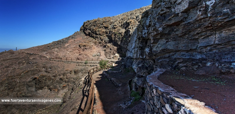 Camino al Santuario de la Virgen del Tanquito en Fuerteventura
