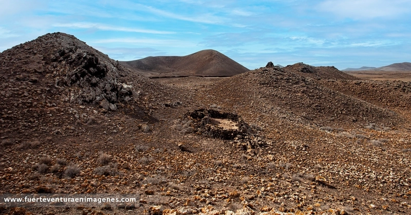 Ruta por Montaña Roja – Fuerteventura