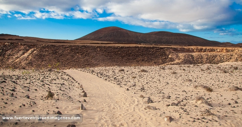 Ruta por Montaña Roja – Fuerteventura