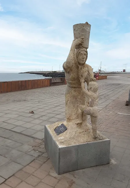 Escultura: A ti, mujer – Gran Tarajal