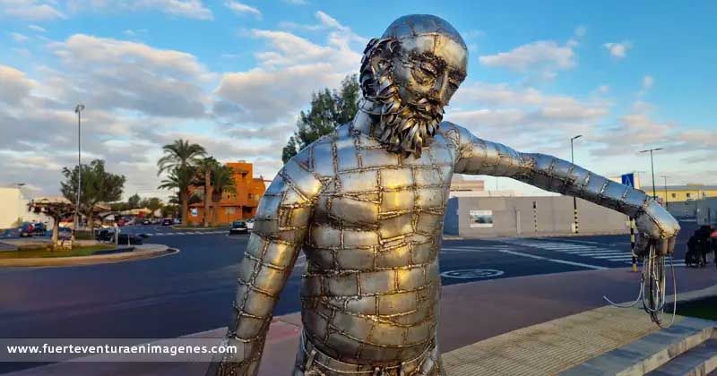 Escultura La Chalana - GUÍA DE FUERTEVENTURA