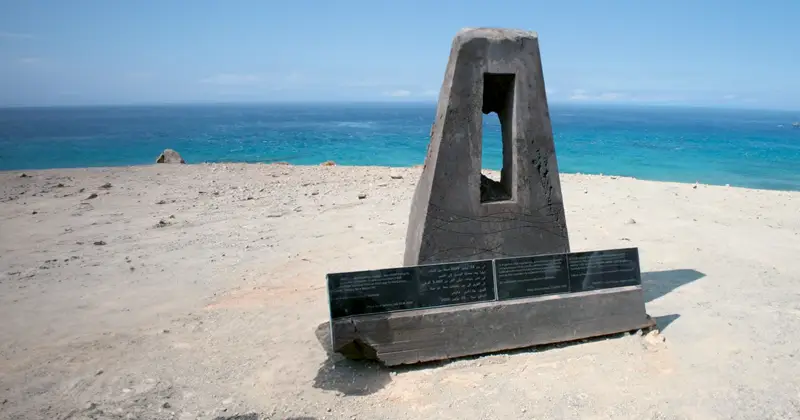 Escultura solidaria en la Playa de la Señora.