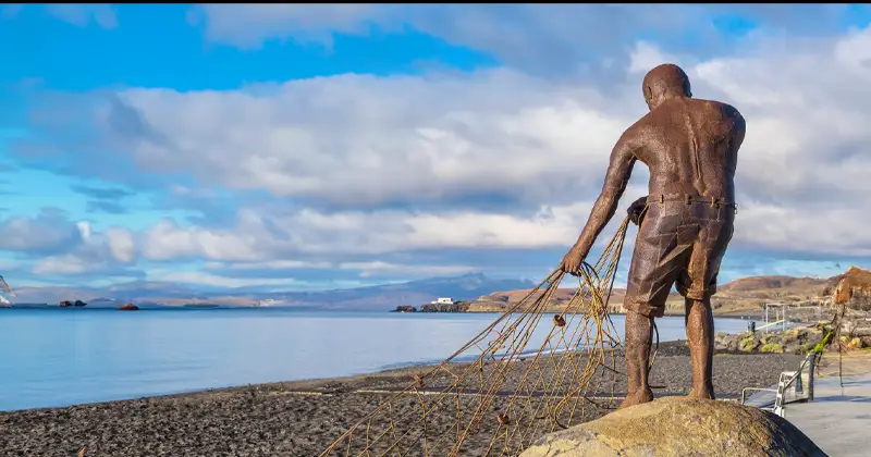 Escultura pescador de sueños - GUÍA DE FUERTEVENTURA