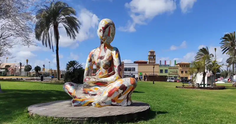 Escultura en Corralejo: MAMANDYOU