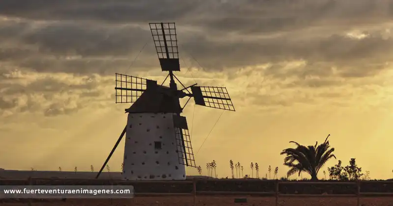 El Molino de El Roque: guardián del viento y la tradición - GUÍA DE FUERTEVENTURA