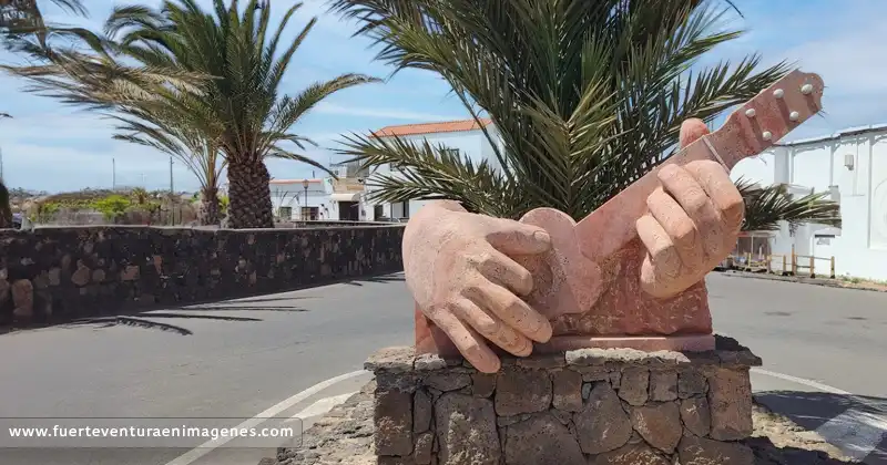 Escultura a el timple – Los Lajares