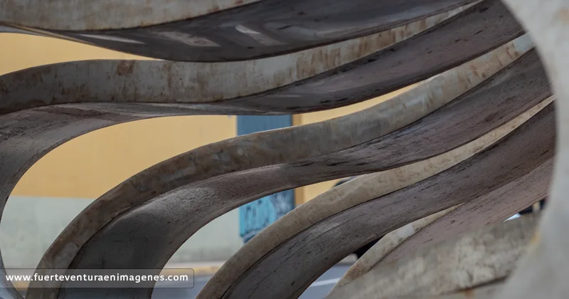 Escultura modular en acero de Itahisa Pérez Conesa