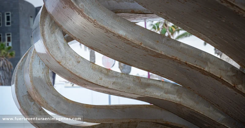 Escultura modular en acero de Itahisa Pérez Conesa