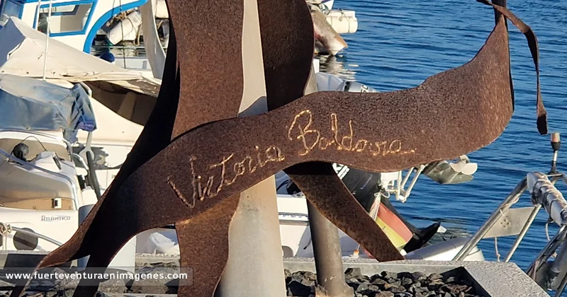 Escultura Medusa: La danza metálica sobre el Atlántico