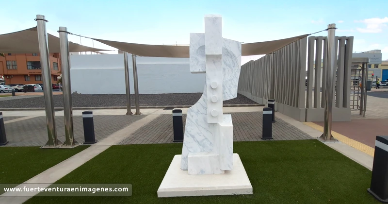 Escultura de Gemma Domínguez en Puerto del Rosario