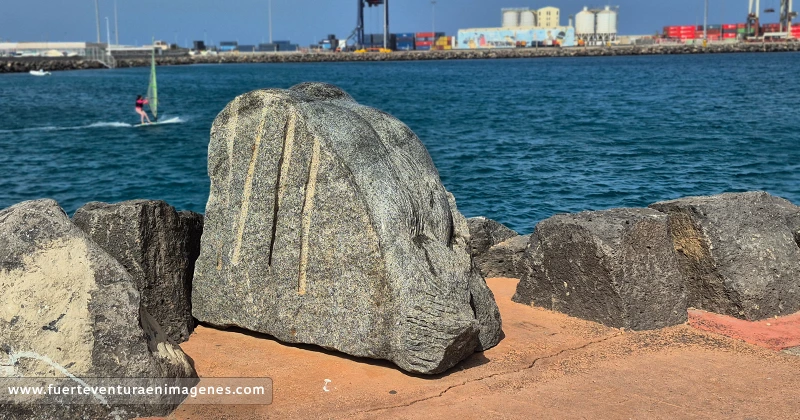 Fémina: el salto al mar que quedó atrapado en granito