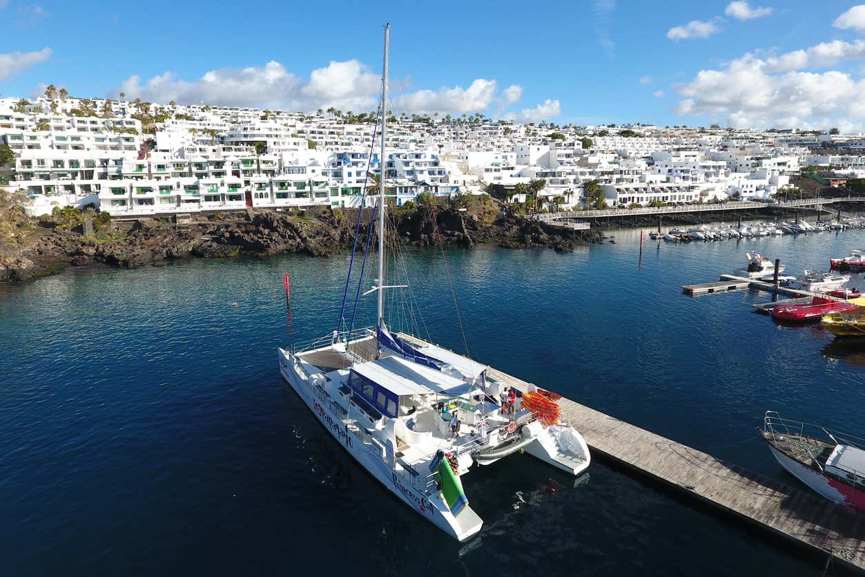 Paseo en catamarán por Puerto del Carmen al atardecer