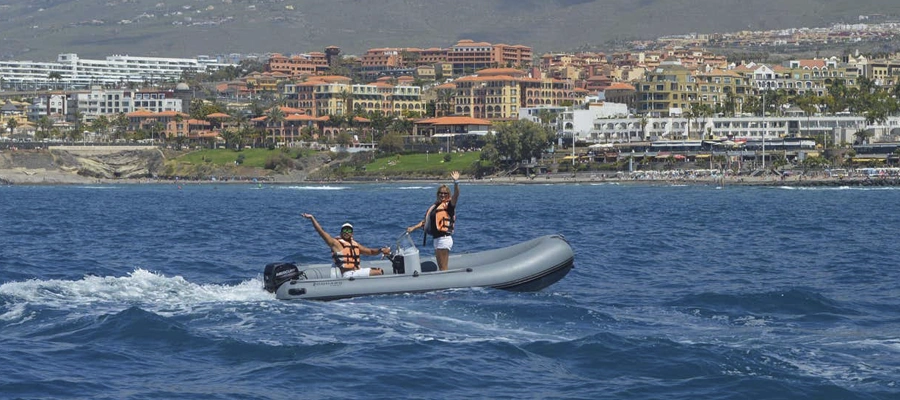Vista de la Alquiler de lanchas sin licencia en Costa Adeje en Fuerteventura