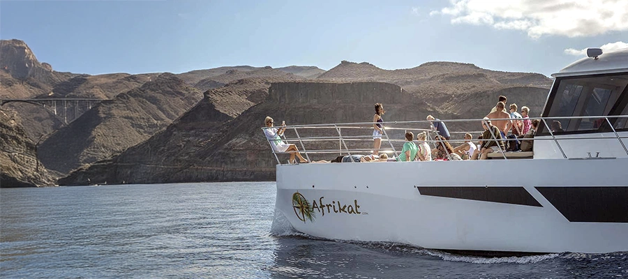 Lujo y Aventura: Catamarán Afrikat 69 con Solárium