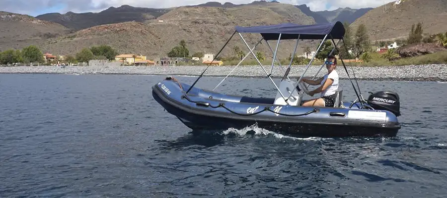 Alquiler de lanchas sin licencia en Playa Santiago