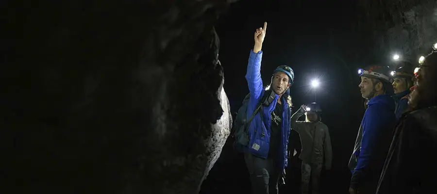 Espeleología en la Cueva de Las Palomas: Un mundo bajo tierra