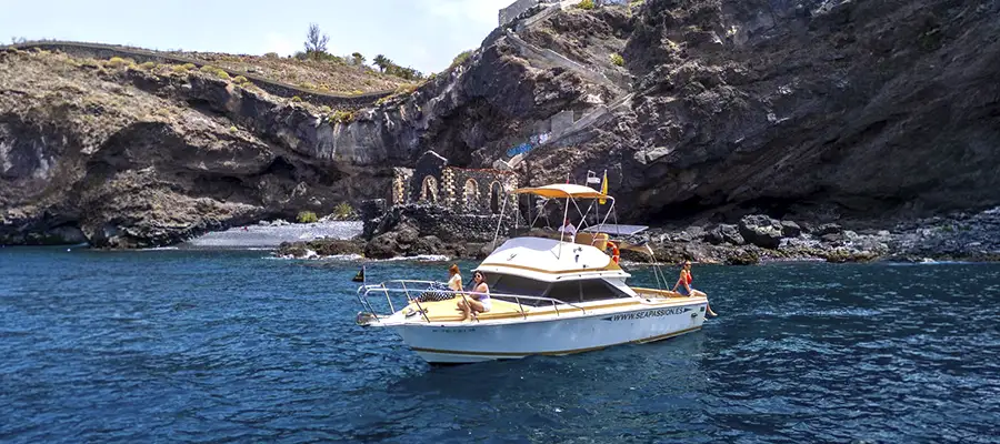 Vista de la Paseo en barco privado desde Playa San Juan en Fuerteventura