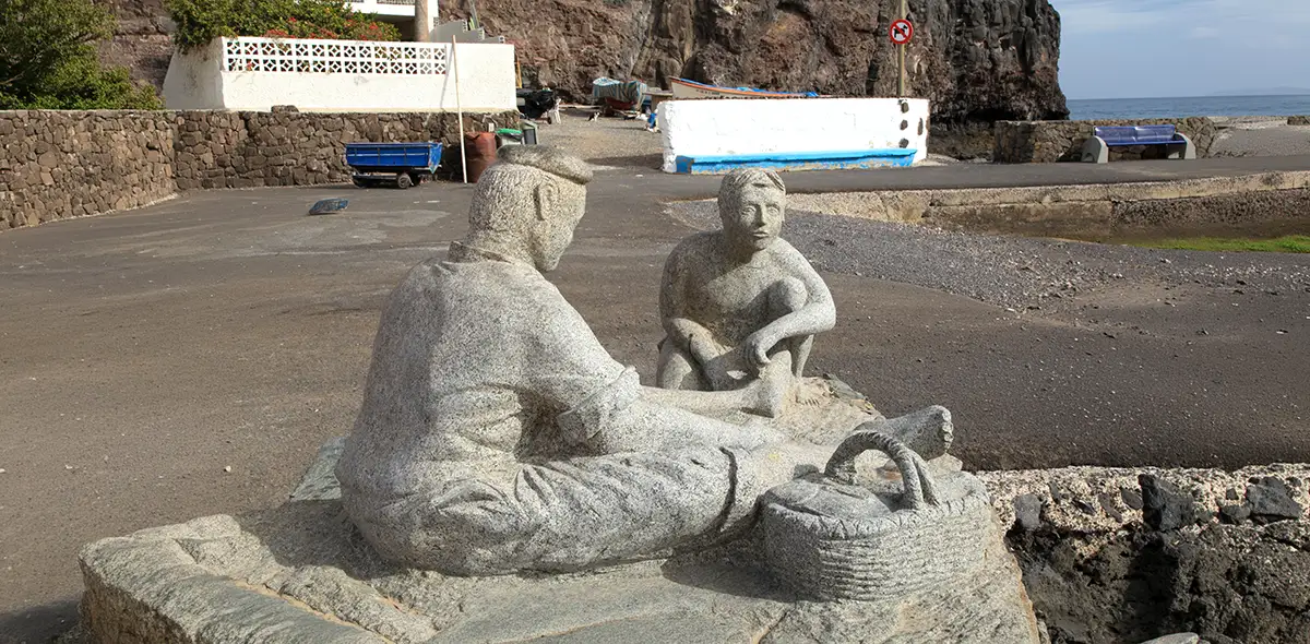 Escultura Homenaje a los Pescadores, Las Playitas - GUÍA DE FUERTEVENTURA