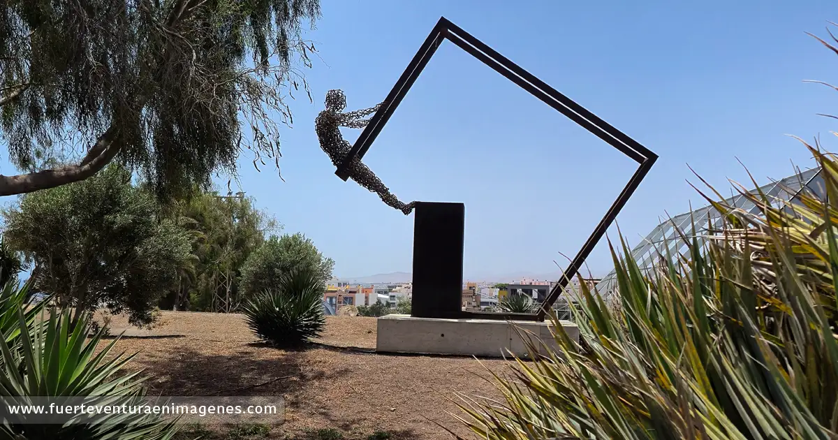 Esculturas en Fuerteventura: Columpio III - GUÍA DE FUERTEVENTURA